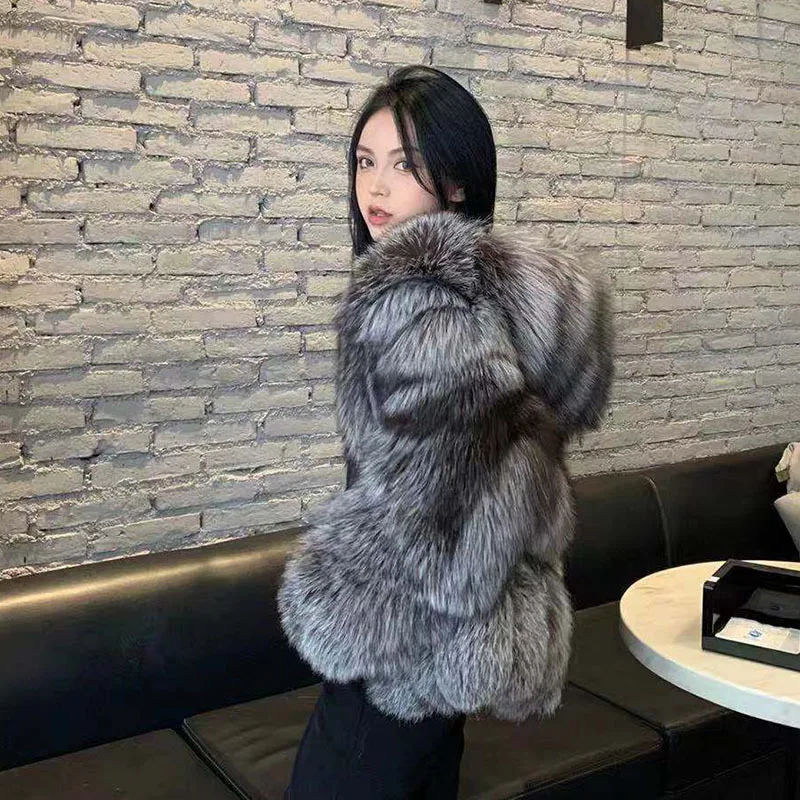 HJQJLJLS 2021 Zima Novi modni ženski kaput od umjetnog krzna чернобурки s kapuljačom na zatvarač prednje Ženski krzneni gusta topla jakna od umjetnog krzna