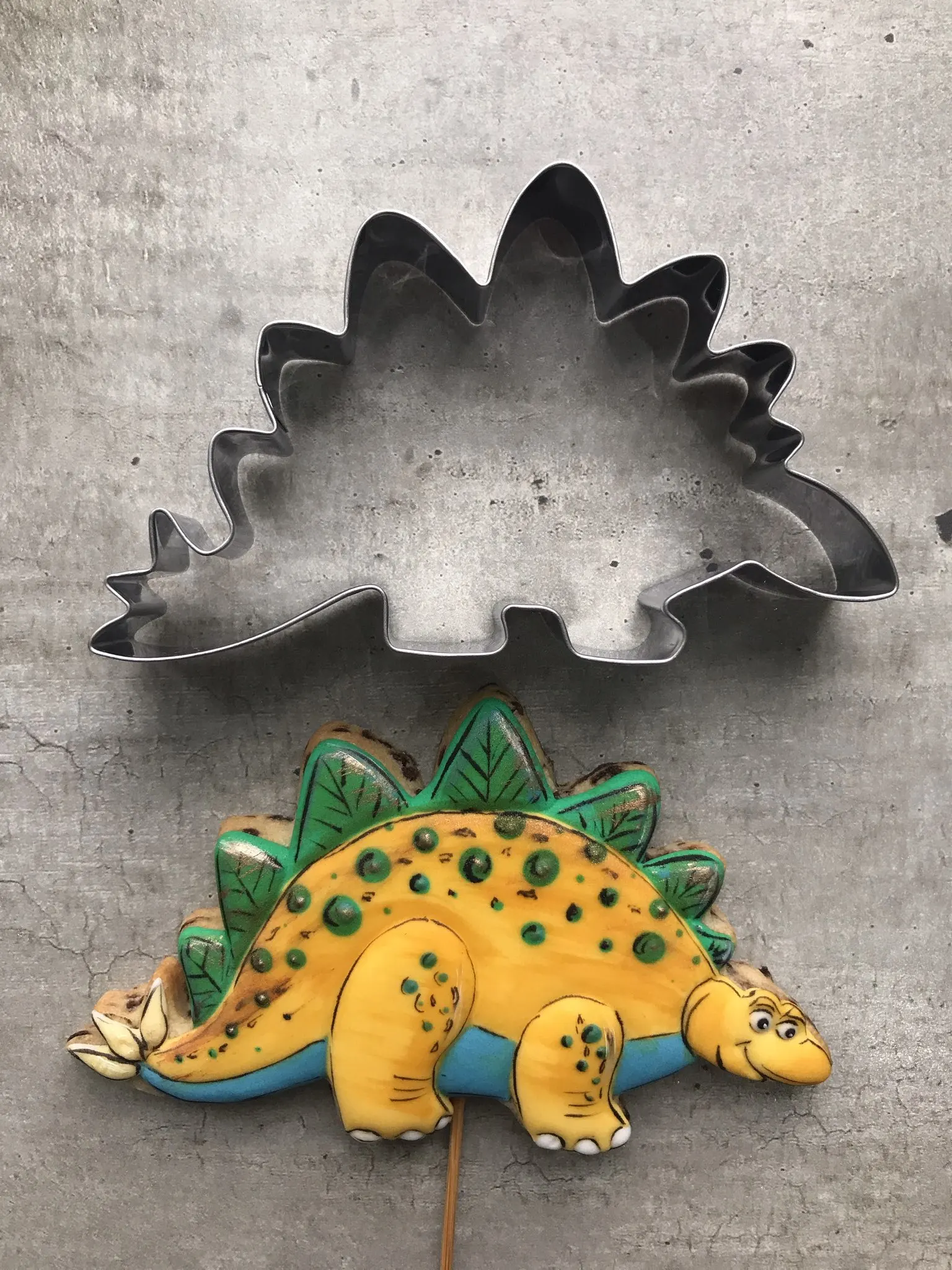 Rezač za keks KENIAO Stegosaurus - 12,8 x 8,2 CM - Obrazac za sendviče s бисквитной помадкой za dinosaure - od Nehrđajućeg čelika Slika 2 