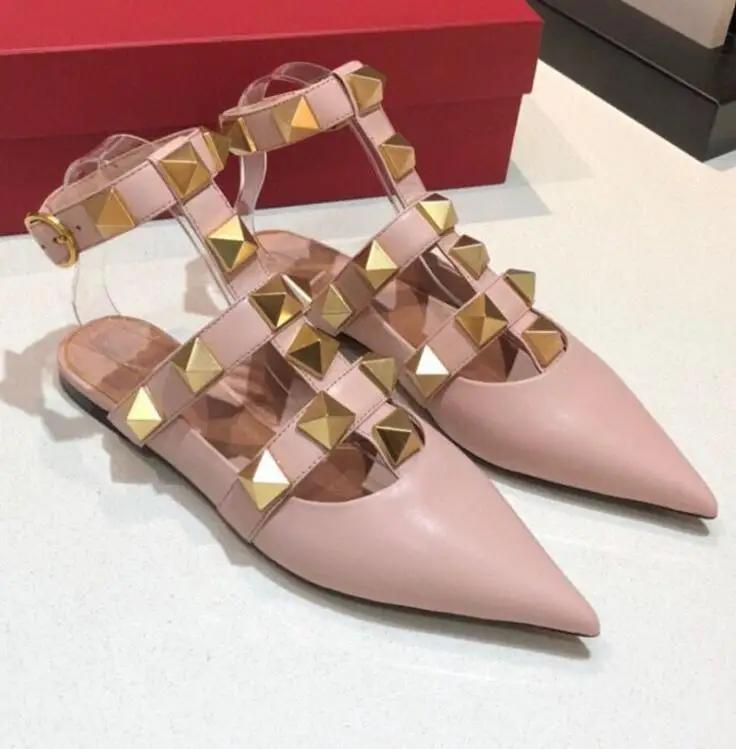 Dizajnerske sandale sa zakovicama na ravne cipele Ženske cipele i Sandale na o remen sa zakovicama Sandale na mekom potplatima Svakodnevni ženska obuća za samce Sandalias De Tacon